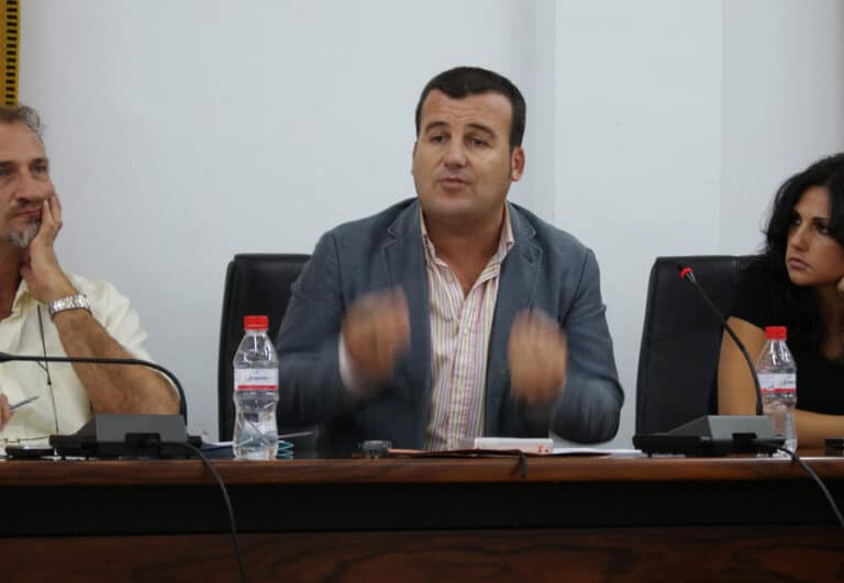 SALVADOR-HERNANDEZ-FUERA-DE-LA-POLÍTICA