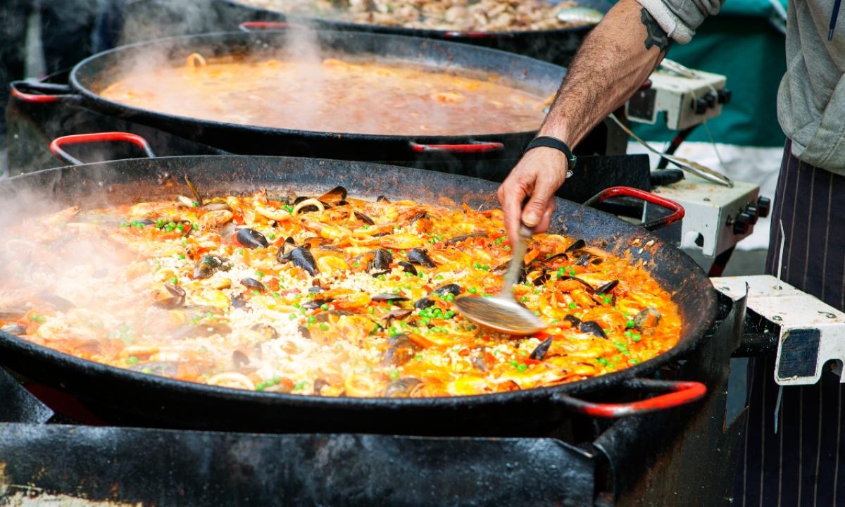 Carboneras no quiere repetir el “desastre” de la comida de los mayores en San Antonio