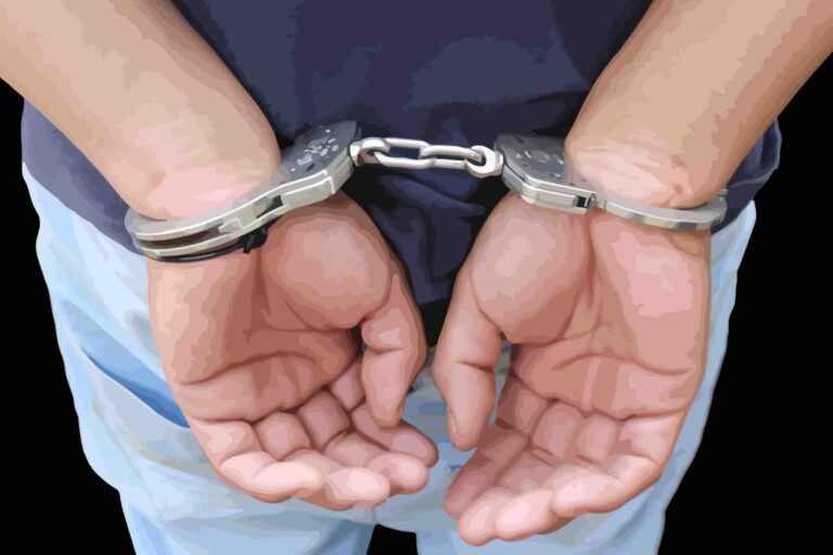 Dos detenidos en Vera y Garrucha por robo con violencia en un establecimiento veratense, y se busca a un tercero