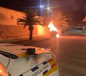 El Ayuntamiento de Huércal Overa cree tener localizado al pirómano que quemó 22 contenedores en 11 meses