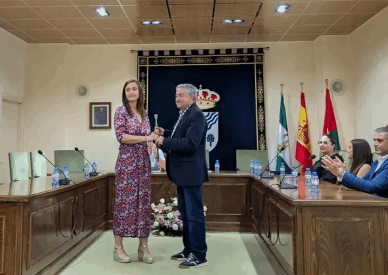 La nueva alcaldesa de Arboleas toma posesión en ausencia del PSOE: «Me dijeron que no valía para Nº 1»