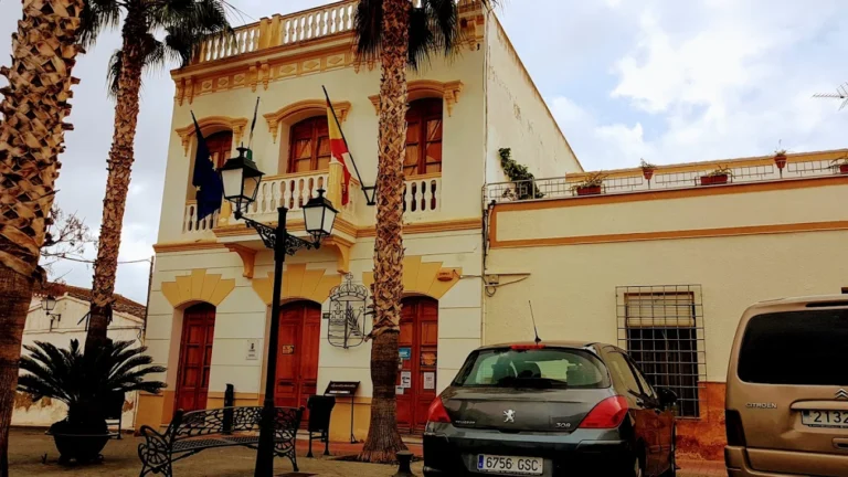 El alcalde de Los Gallardos presume del capítulo inversor de 2025 pero la oposición no le cree