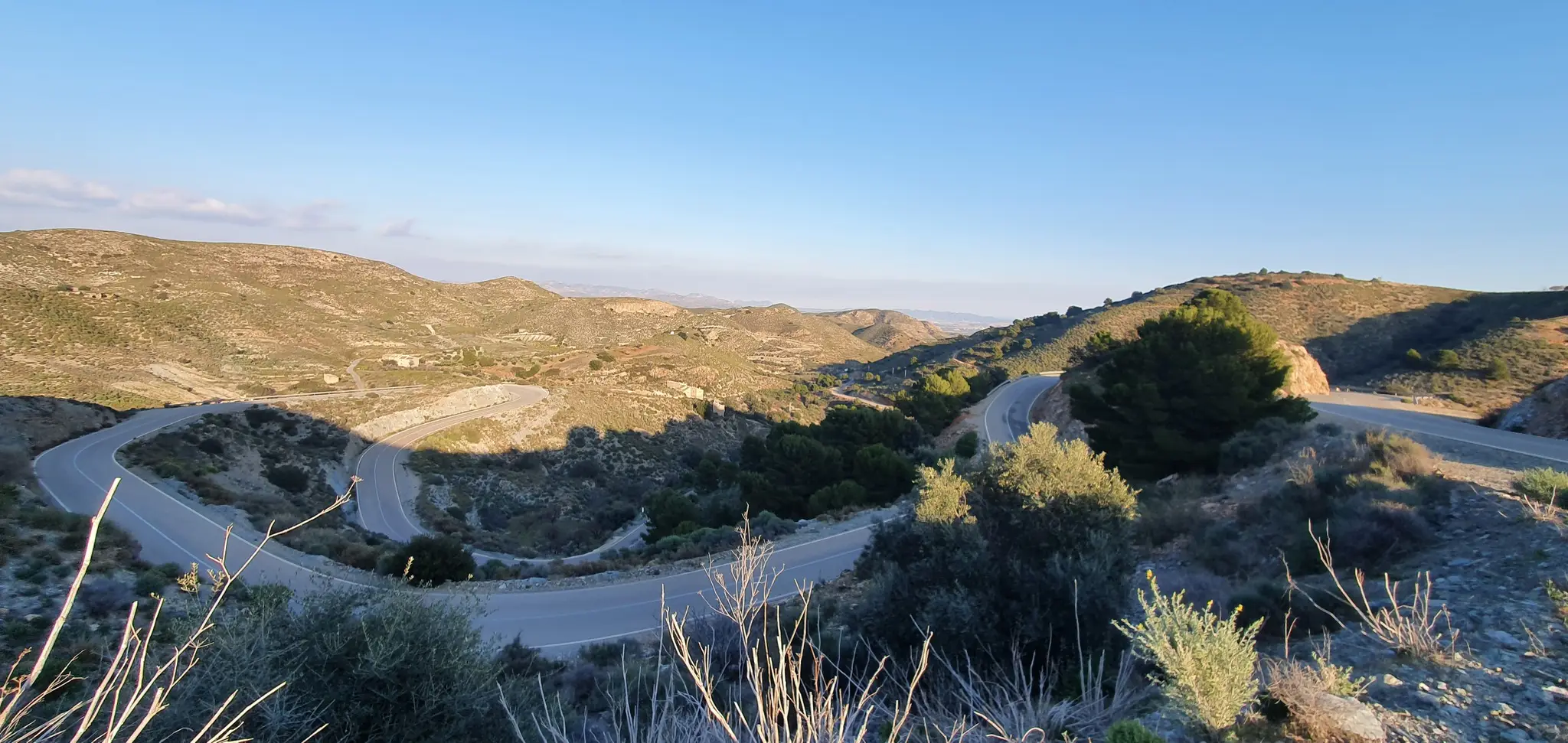 La estrechez de algunas curvas obligó a cortar la carretera de Zurgena a Lubrín durante media hora
