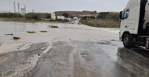 Cuevas del Almanzora sufre cortes viarios tras las lluvias torrenciales de esta madrugada