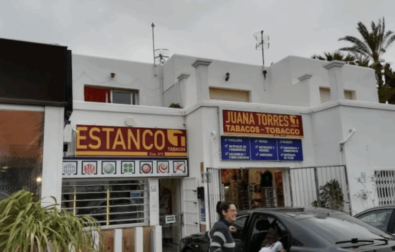 La administración de Mojácar playa hace feliz a un cliente con 30.000 euros del primer premio de la lotería de ayer