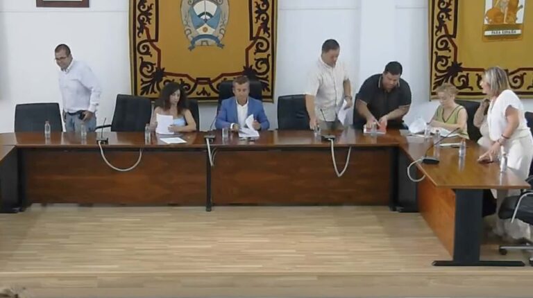 Montero ordenó a ‘los amérigos’ colaborar en anular la licencia del Algarrobico, pero se lo ‘pasaron por el forro’
