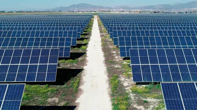 Un fondo de inversión muestra su interés en adquirir la macroplanta solar de Antas