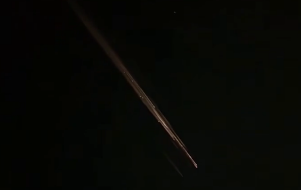Las estelas en el cielo vistas anoche en la comarca son restos de un cohete chino