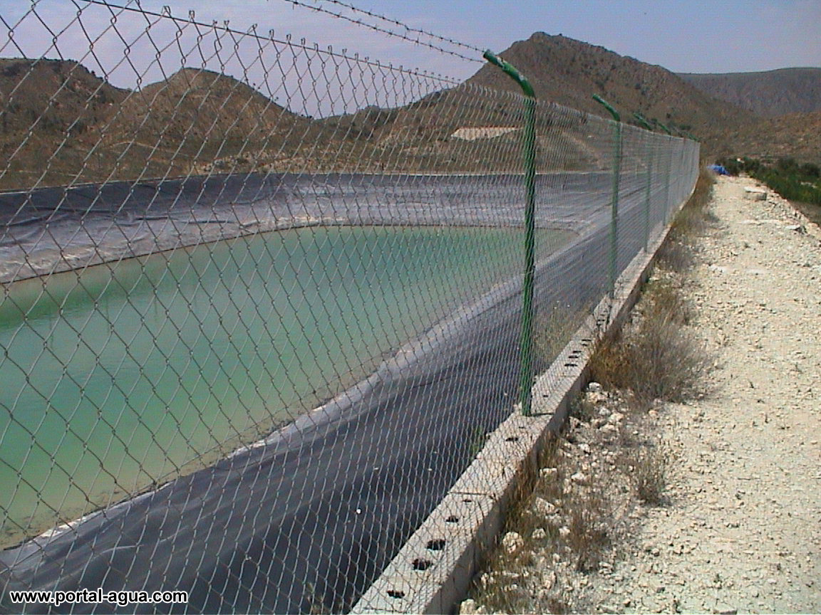 La Junta destinará 12 millones para que los regantes construyan balsas contra la sequía