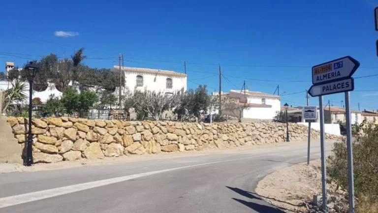 Los 132 vecinos de Palacés no quieren recibir las aguas residuales de toda Zurgena si no se regeneran para el riego