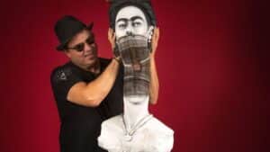 Felix Semper, el mundialmente conocido artista de las esculturas de papel expone en Cuevas sus últimas creaciones