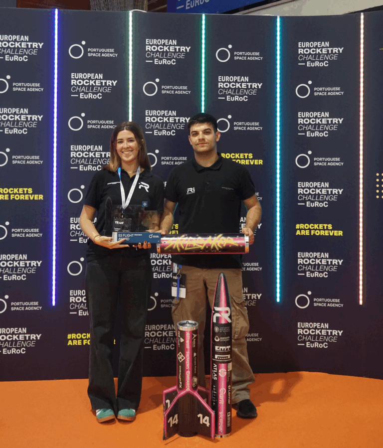 Una estudiante de Vera y otro de Antas ganan el Desafío Europeo Universitario de Cohetería Aeroespacial