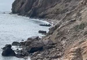 VIDEO: Desembarco relámpago de más de 30 inmigrantes en la playa mojaquera de Macenas