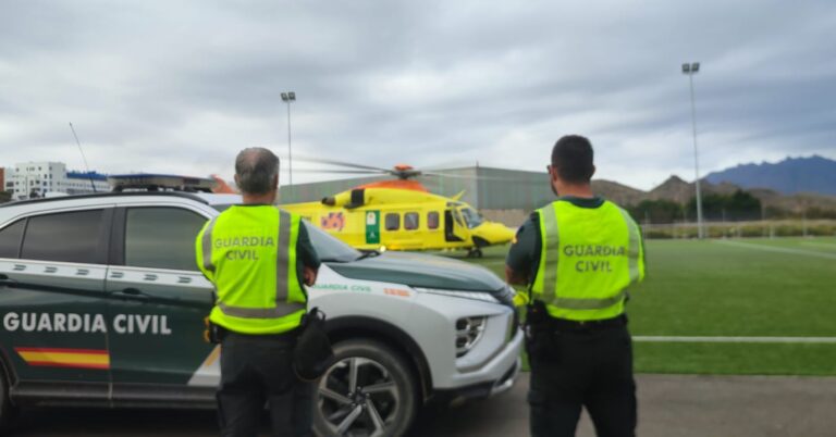 Un vecino de Garrucha trasladado en helicóptero a Torrecárdenas a causa de un infarto