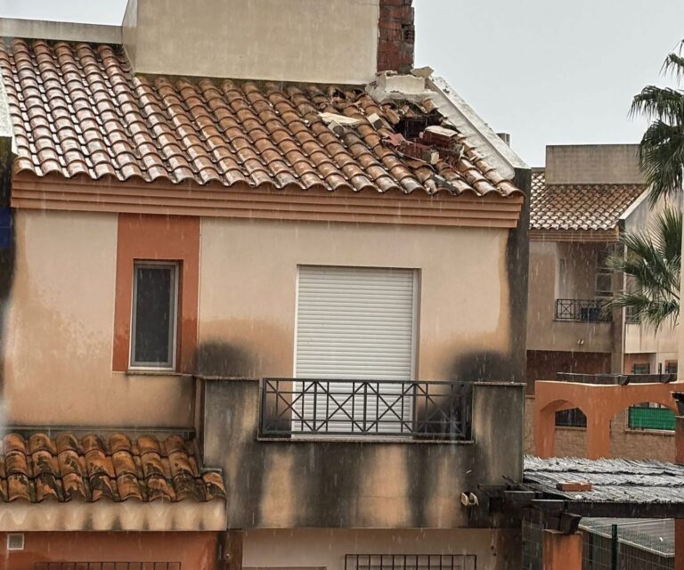 Un rayo causa graves daños en una vivienda de Zurgena sin dejar heridos