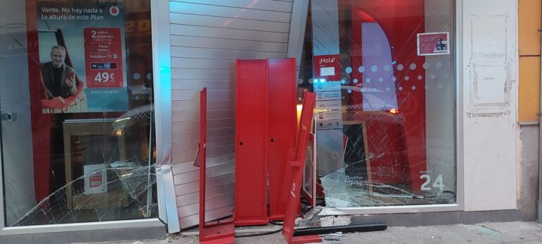 Roban una furgoneta del Ayuntamiento de Vera para asaltar un comercio en Garrucha