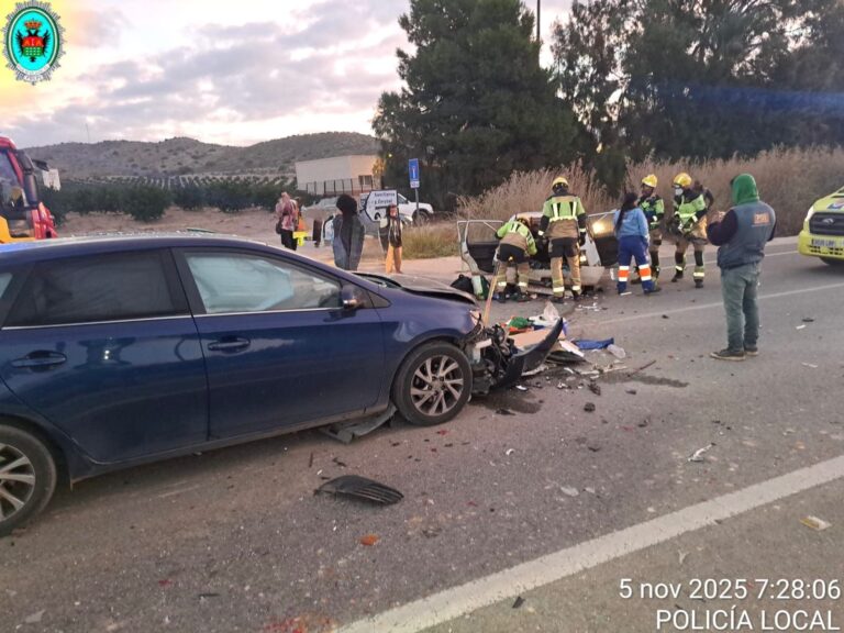 Dos heridos graves por la colisión de dos turismos en la A-350 a su paso por Pulpí