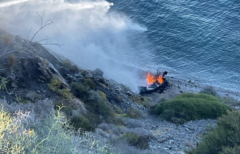 Un inmigrante muere y doce resultan heridos tras un fin de semana de oleada de pateras en Mojácar