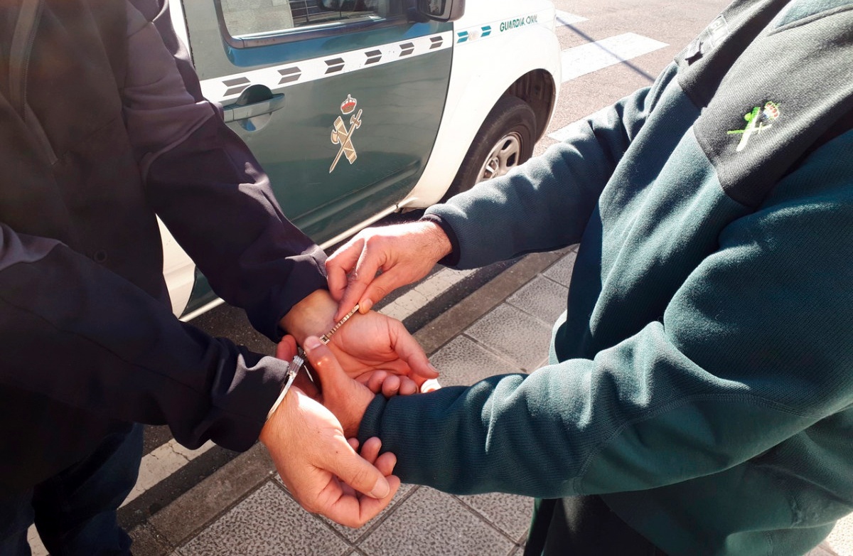 La Guardia Civil detiene en Vera al vecino de Garrucha que arrancó un dedo de un mordisco a un agente