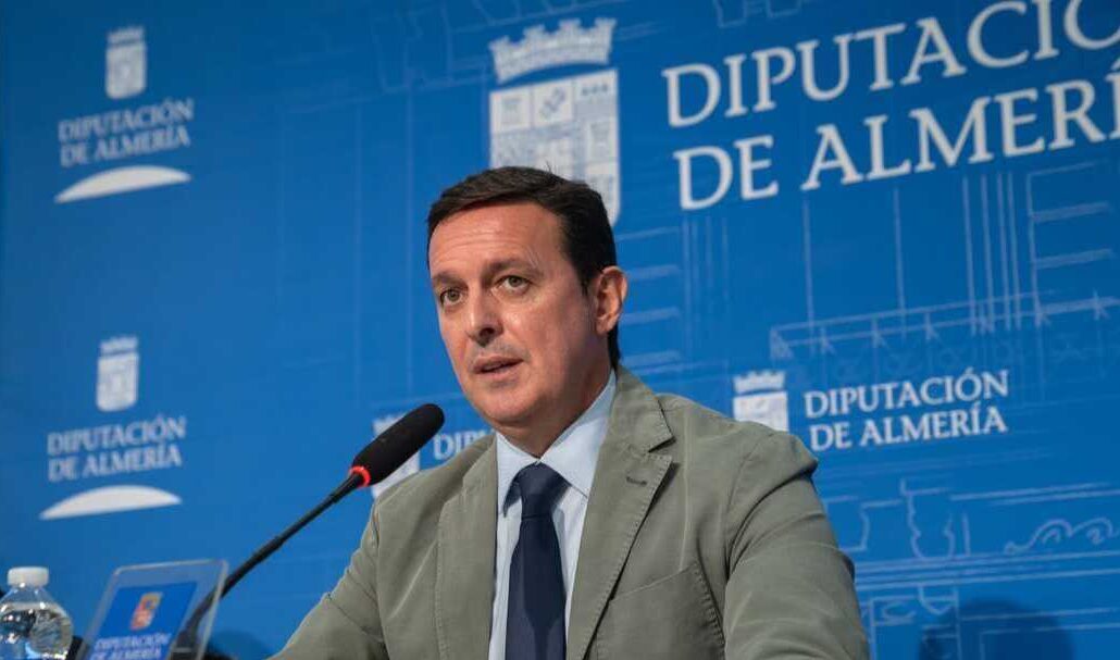 Javier Aureliano García renuncia como presidente de la Diputación de Almería para centrarse en su defensa