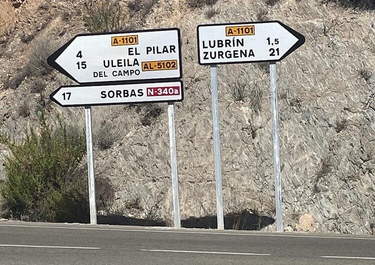 Los alcaldes de Lubrín y Zurgena intensifican su presión para arreglar la peligrosa A-1101