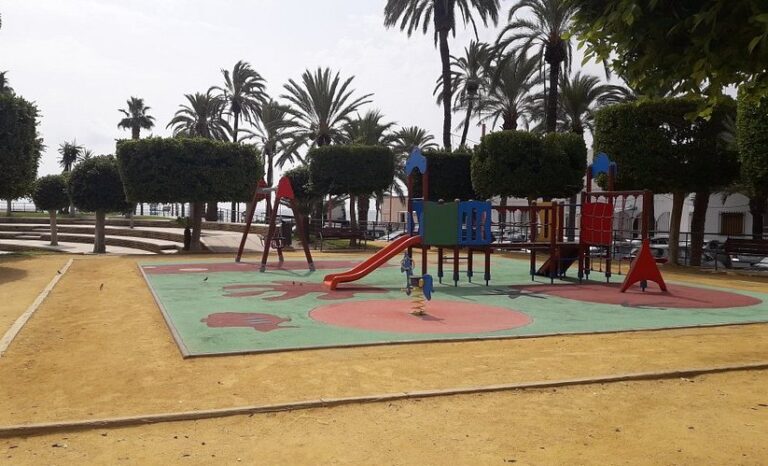 Cayuela frena con un recurso el nuevo contrato de limpieza viaria de Carboneras