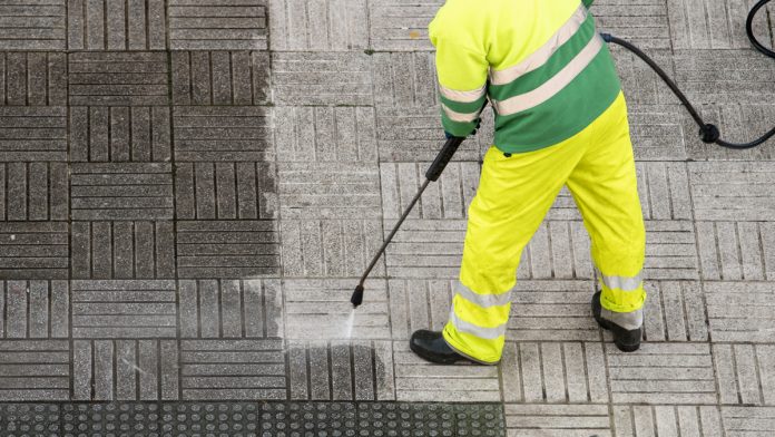 Cada huercalense paga por sus empleados municipales casi la mitad que los garrucheros