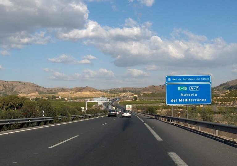 Una joven de 17 años fallece atropellada en la A-7 a su paso por Huércal-Overa