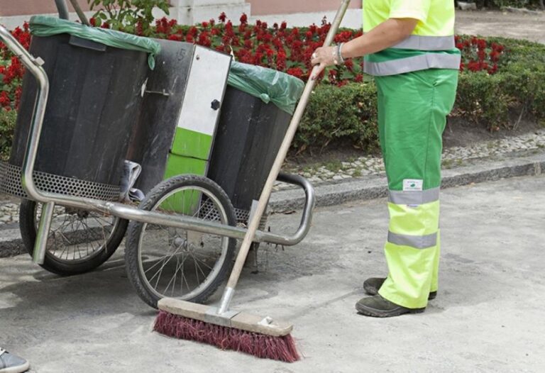 Los trabajadores de Limpieza de Carboneras inician movilizaciones por impagos