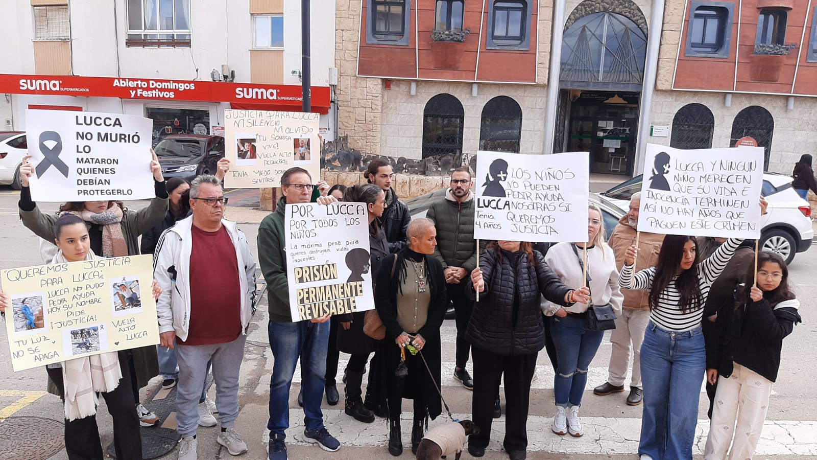 Manifestación en Vera para pedir justicia por el niño de Garrucha y señalar fallos en su protección