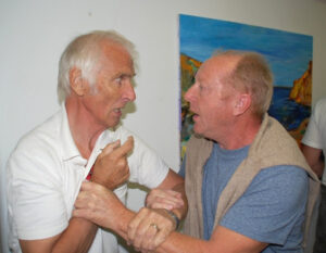 200 vecinos de Sierra Cabrera dispuestos a pagar las acometidas que los promotores dejaron pendientes hace 30 años