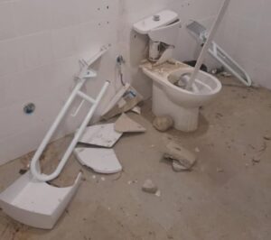 La Policía de Vera tras los vándalos que han destrozado los aseos del recinto ferial