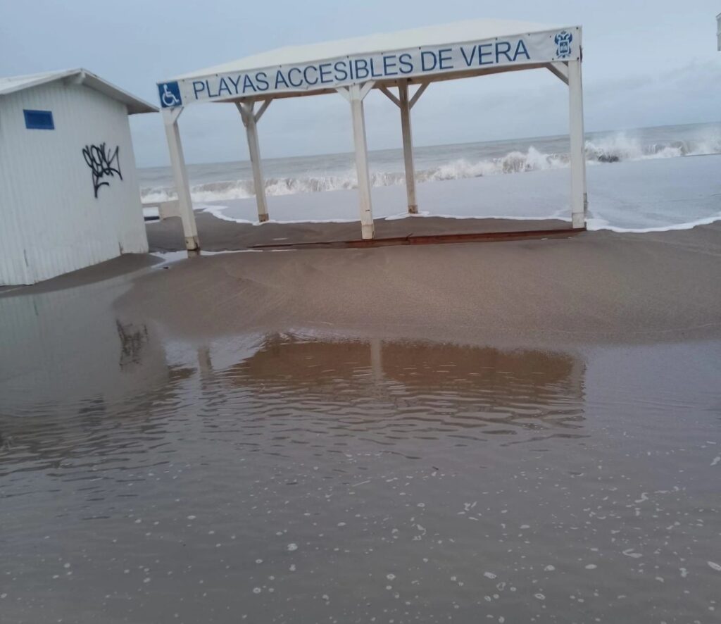 Vuelven las inundaciones a la zona urbana de Vera Playa tras años de inversiones inútiles