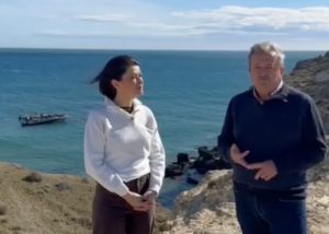 El alcalde de Pulpí denuncia en vídeo la presencia de narcolanchas frente a San Juan de los Terreros: "Es el día a día"