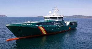 Tras una avalancha de narcolanchas, el buque insignia de la Guardia Civil interviene una en Mojácar