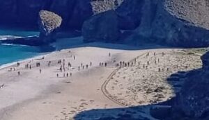 Casi un centenar de inmigrantes en dos pateras, pero solo 29 atendidos: muchos huyeron en Carboneras