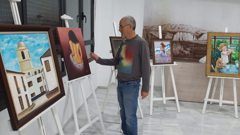Una exposición reúne la mirada artística de una veintena de antusos en el CICA