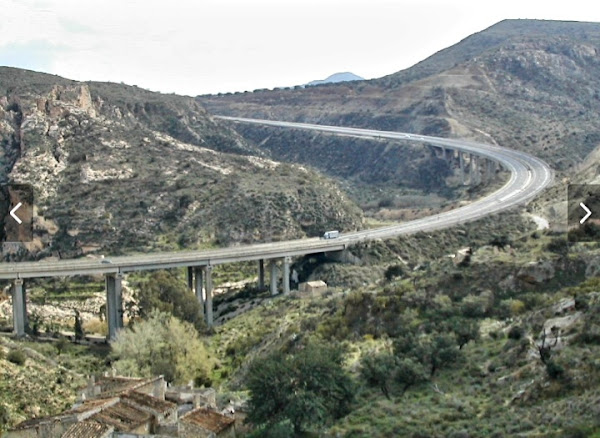 Hallan sin vida a una mujer en un barranco de Sorbas tras ser encontrado su vehículo parado en la autovía