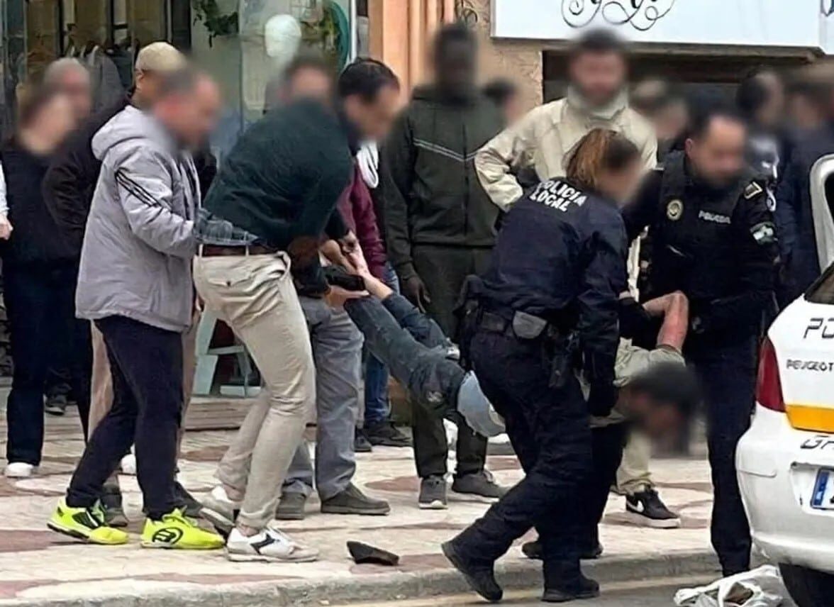 El día del hombre armado con cuchillo en el Malecón no había patrulla de guardia civil en Garrucha