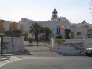 Garrucha quiere reclasificar el suelo del faro para impedir que la Junta lo venda para uso privado