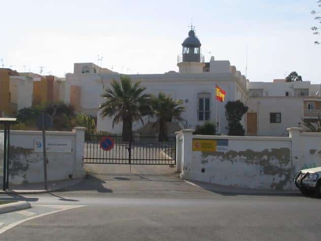 Garrucha quiere reclasificar el suelo del faro para impedir que la Junta lo venda para uso privado