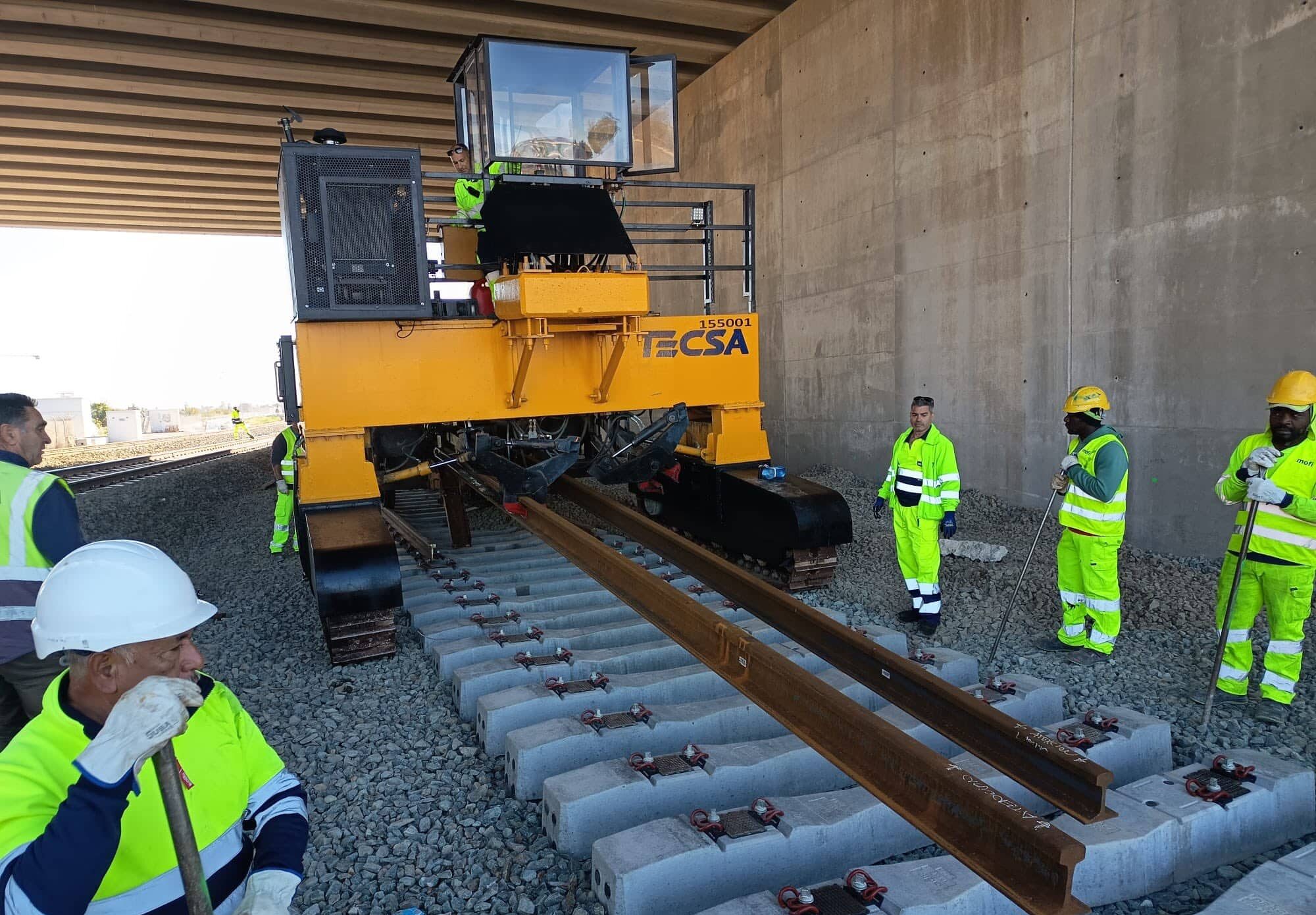 Adif inicia el montaje de las primeras vías del AVE entre Murcia y Almería