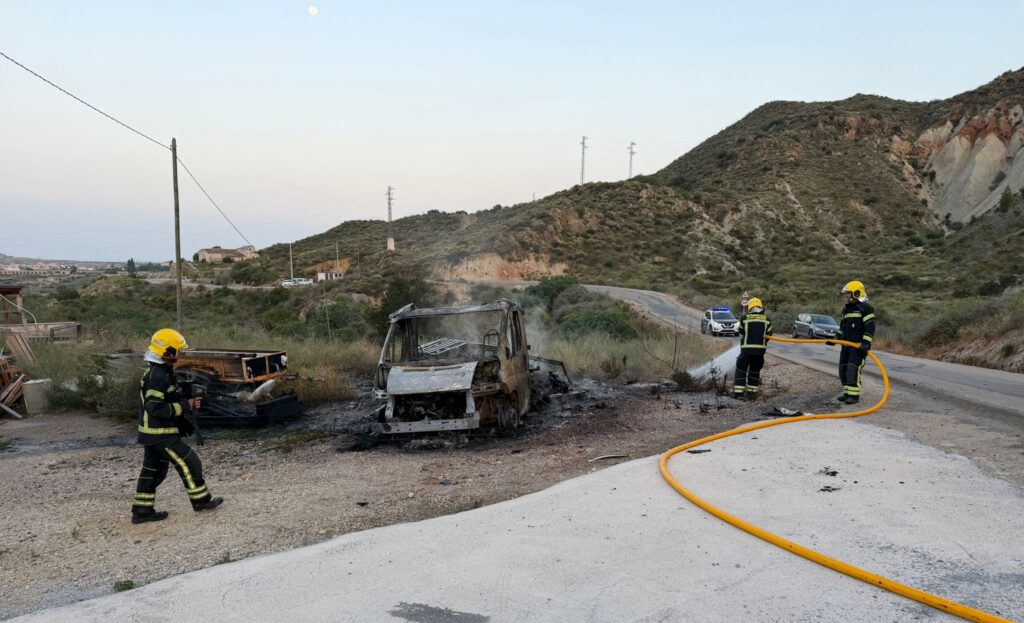 Antas: una autocaravana arde por completo sin causar heridos