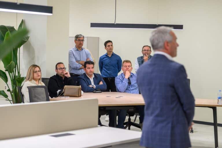 Casa Orozco, caso práctico de Comercial Vera sobre espacios de trabajo híbridos para arquitectos e interioristas