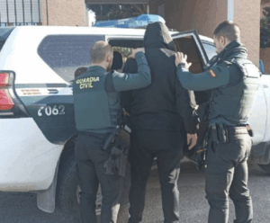 Detenido en Huércal Overa el autor de un robo a punta de pistola en un estanco y otro con fuerza en un pub