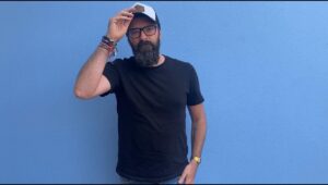 “Resulta pavoroso descubrir que muchas certezas inmutables se deshacen como un azucarillo en una taza de café”