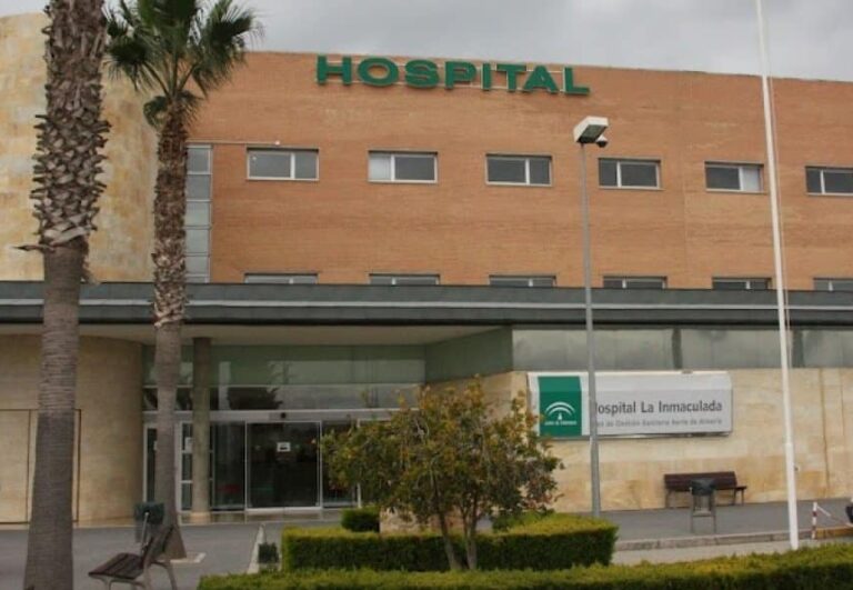 El PSOE afirma que médicos de Digestivo de La Inmaculada llevan desde agosto sin cobrar las horas extra