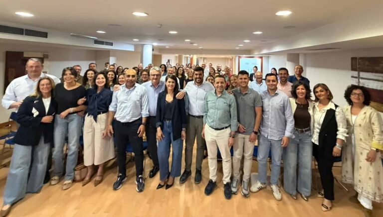 El PP se cita en Mojácar para valorar la sanidad provincial y pasa por alto el problema «excepcional» de La Inmaculada