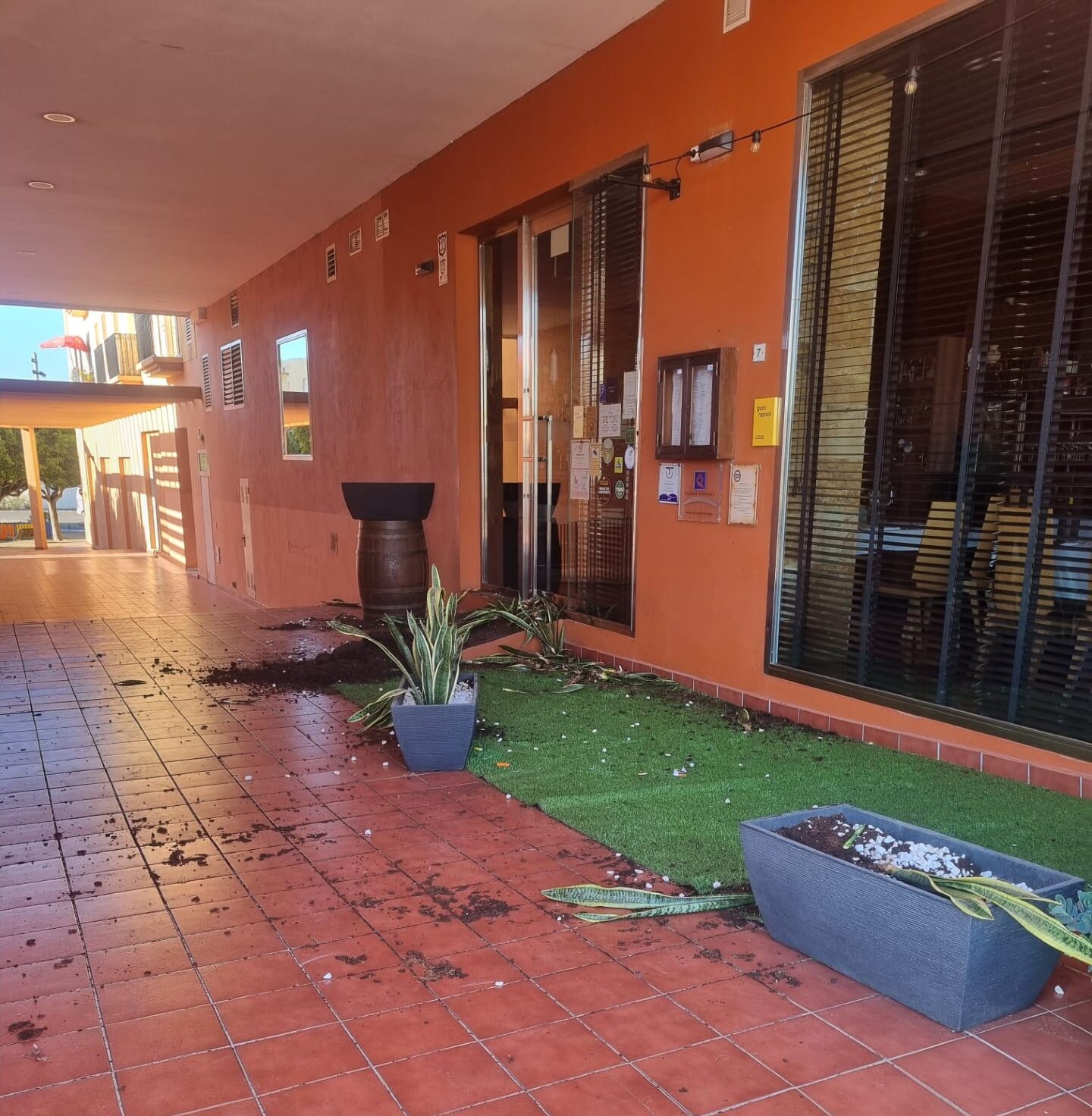 Tres minutos tardó la Guardia Civil en arrestar al individuo que destrozó la terraza del restaurante Juan Moreno en Vera