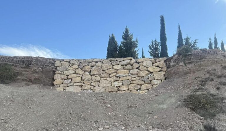 Zurgena asegura con muros y drenajes los taludes que las lluvias dejaron al borde del desprendimiento